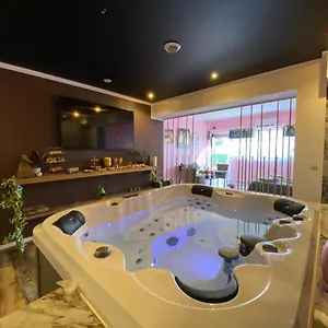 Cosmic Jacuzzi Arles
